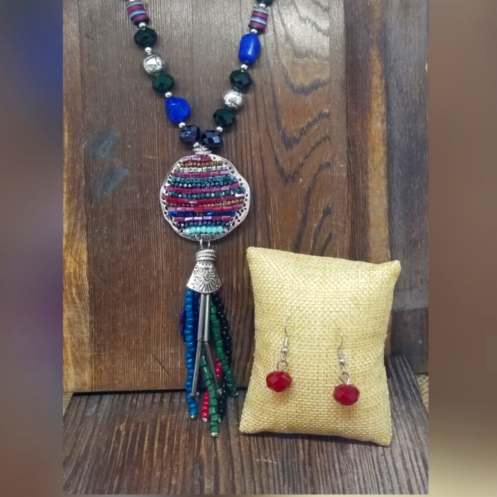 Beaded necklace and earring set